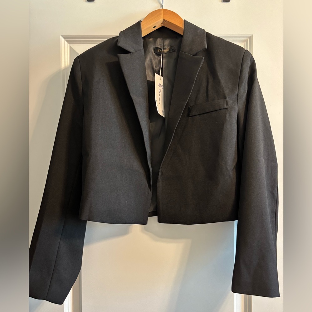 Benions Women’s Black‎ Cropped Blazer Medium
